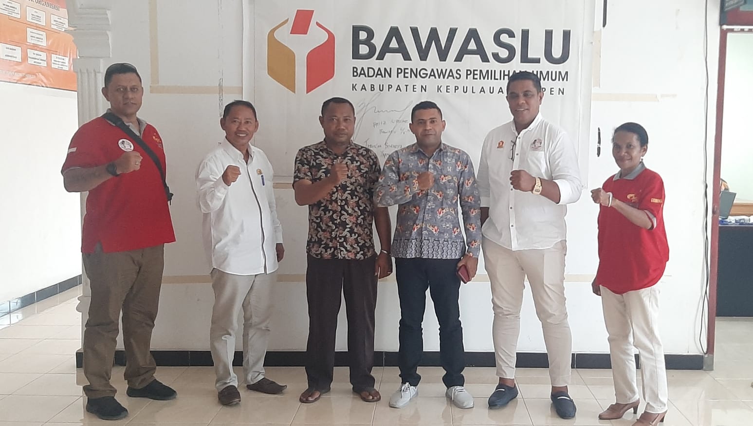 Bawaslu Yapen Menerima Kunjungan DPC Gerindra Yapen Dalam Rangka Menyampaikan Mandat Pengurus.