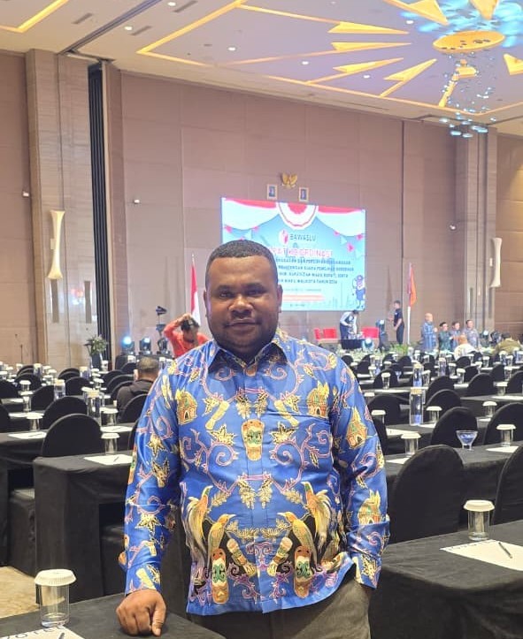 Salmon Robaha, S. IP Anggota Bawaslu Kabupaten Kepulauan Yapen Koordinator Divisi Hukum, Pencegahan, Partisipasi Masyarakat dan Hubungan Masyarakat (HP2H).