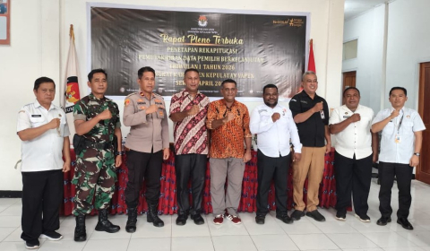 Kegiatan Rekapitulasi Rapat Pleno Pemutakhiran Data Pemilih Berkelanjutan di Kantor KPUD Kabupaten Kepulauan Yapen, Rabu (01/04/2026)