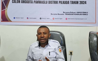 Ketua Bawaslu Yapen Hofni Y. Mandripon