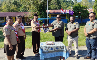 Penandatanganan MoU Pembentukan Saka Adhyasta Pemilu antara Bawaslu dan Kwartir cabang 2605 Pramuka Kepulauan Yapen
